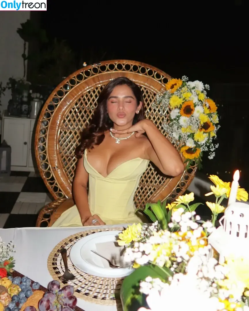 Meghna Kaur голая photo #0144 (shetroublemaker)