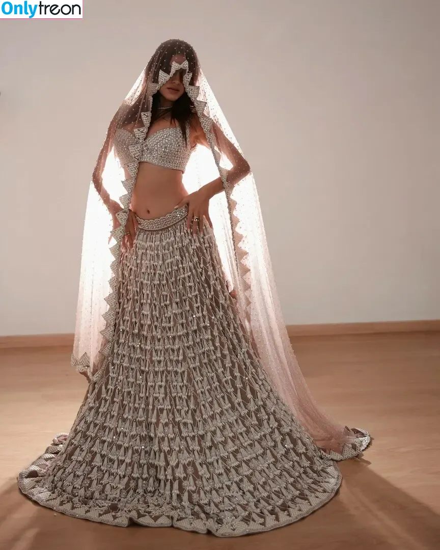 Meghna Kaur голая photo #0207 (shetroublemaker)