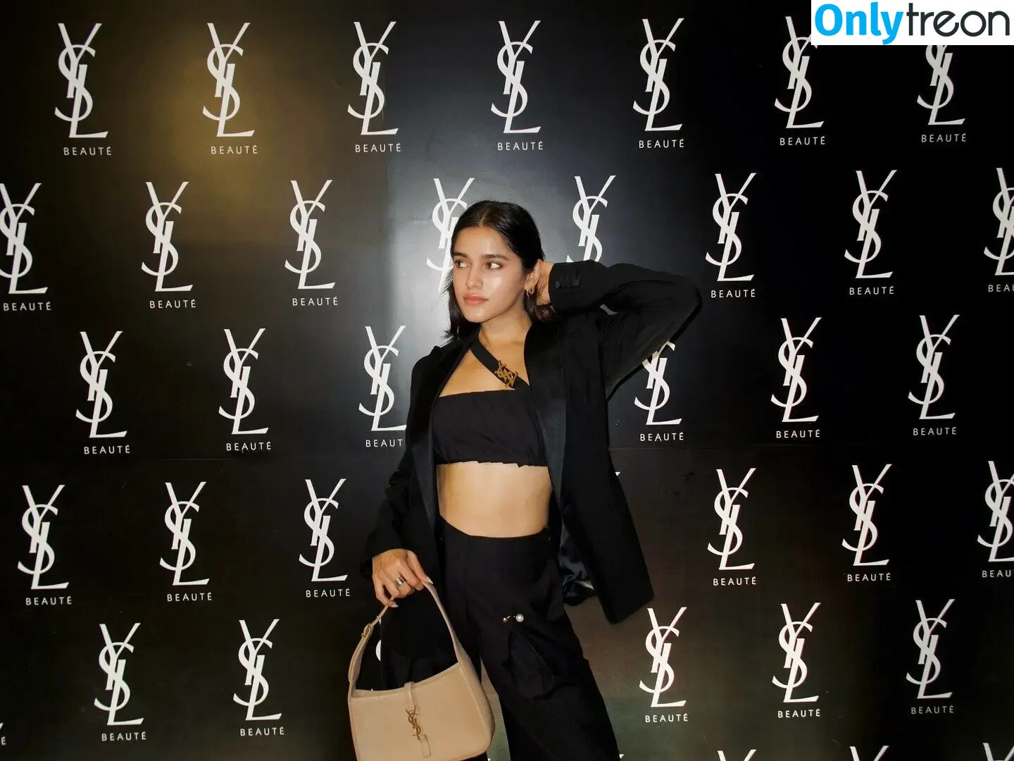 Meghna Kaur голая photo #0246 (shetroublemaker)