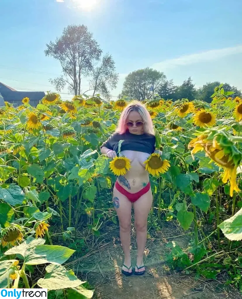 megsnotdead nude photo #0029 (Megs__Dead / megsn0tdead / notmegsdead)