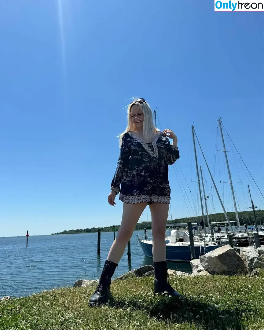 megsnotdead nude photo #0072 (Megs__Dead / megsn0tdead / notmegsdead)