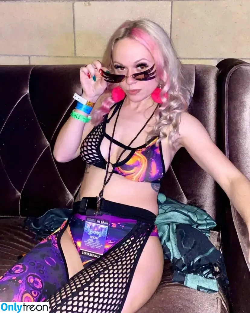 megsnotdead nude photo #0097 (Megs__Dead / megsn0tdead / notmegsdead)