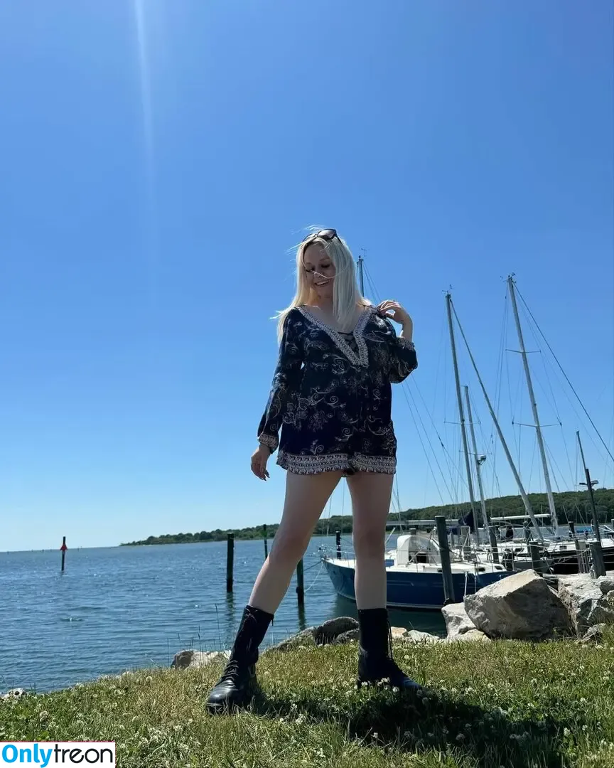 megsnotdead nude photo #0161 (Megs__Dead / megsn0tdead / notmegsdead)