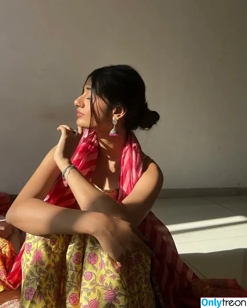 mehrpanchal nude photo #0011 (melaniemaria)