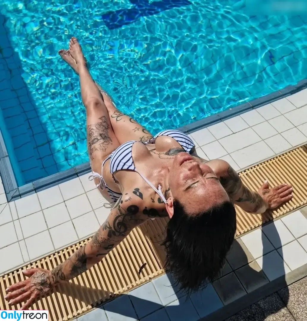 Melanie Alexandra nude photo #0048 (13alexaandraaaa13 / alexaandraaaa)