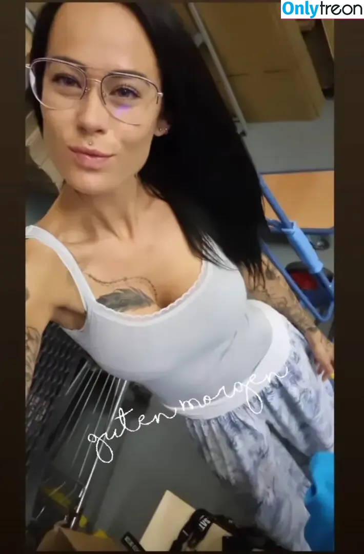 Melanie Alexandra nude photo #0062 (13alexaandraaaa13 / alexaandraaaa)