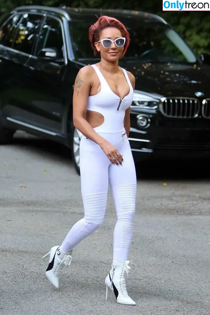 Melanie Brown голая photo #0447 (melanierikita / officialmelb)