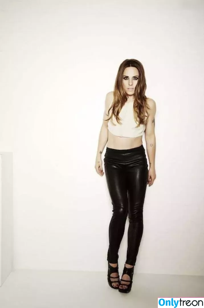 Melanie Chisholm голая photo #0064 (melaniecmusic / melshappylife)