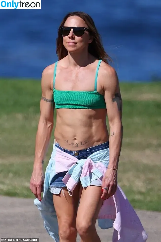 Melanie Chisholm nude photo #0147 (melaniecmusic / melshappylife)