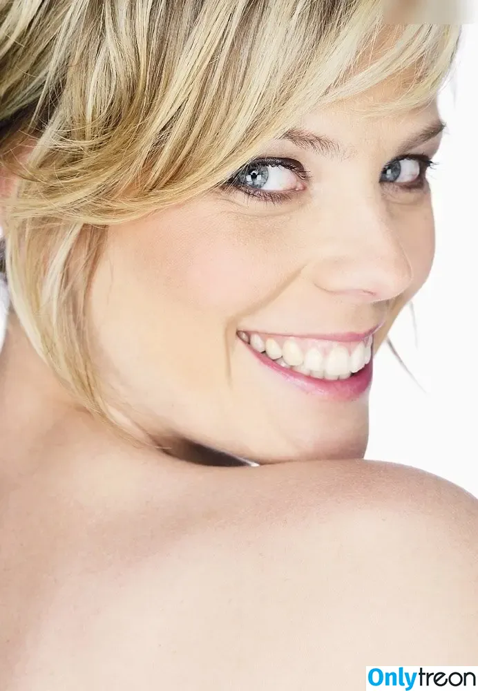 Melanie Marschke голая photo #0036 (realmelaniemarschke)