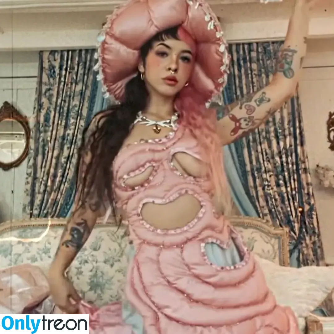 Melanie Martinez голая photo #0021 (littlebodybigheart / mxlaniemtzuwu)