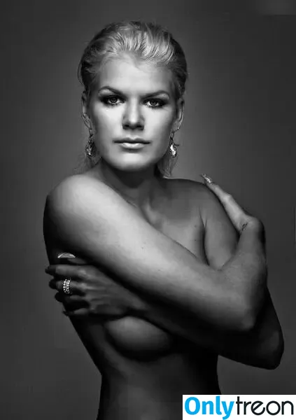Melanie Müller nude photo #0106 (melanie.mueller_offiziell)