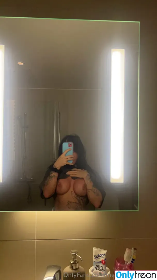 melanieelisabeth nude photo #0009 (melanieelisabeth_)
