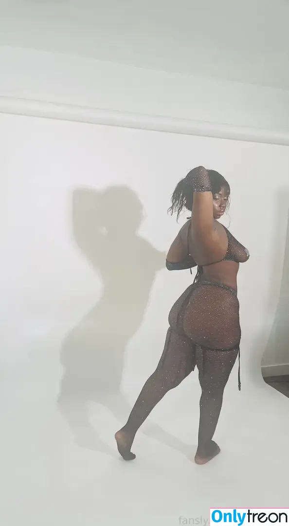 melanin.babe nude photo #0002 (melanin.babe)