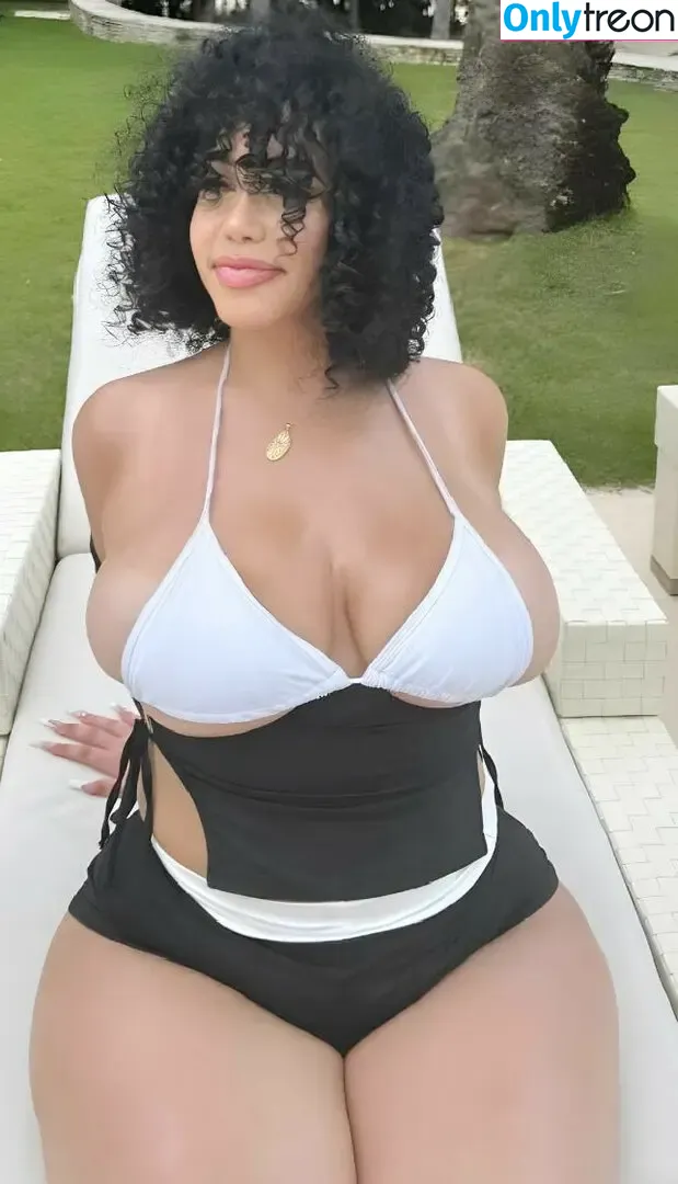 Meldadel nude photo #0020 (MamiMel20)