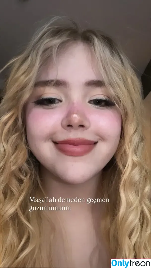 Melekwhoo nude photo #0069 (Meleccoo / Melekyiiiit / barbiemelek)