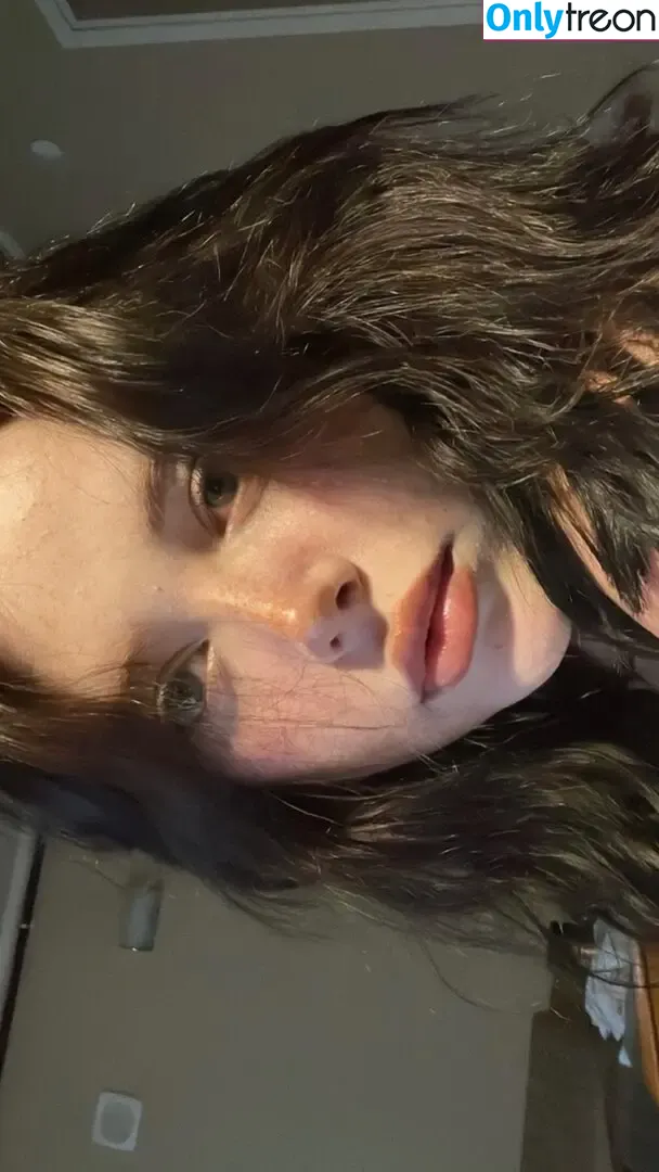 Melekwhoo nude photo #0073 (Meleccoo / Melekyiiiit / barbiemelek)
