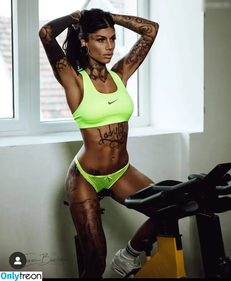Meli Lakic (Melinkbubblebutt) nude photo #0008 (melilakic)