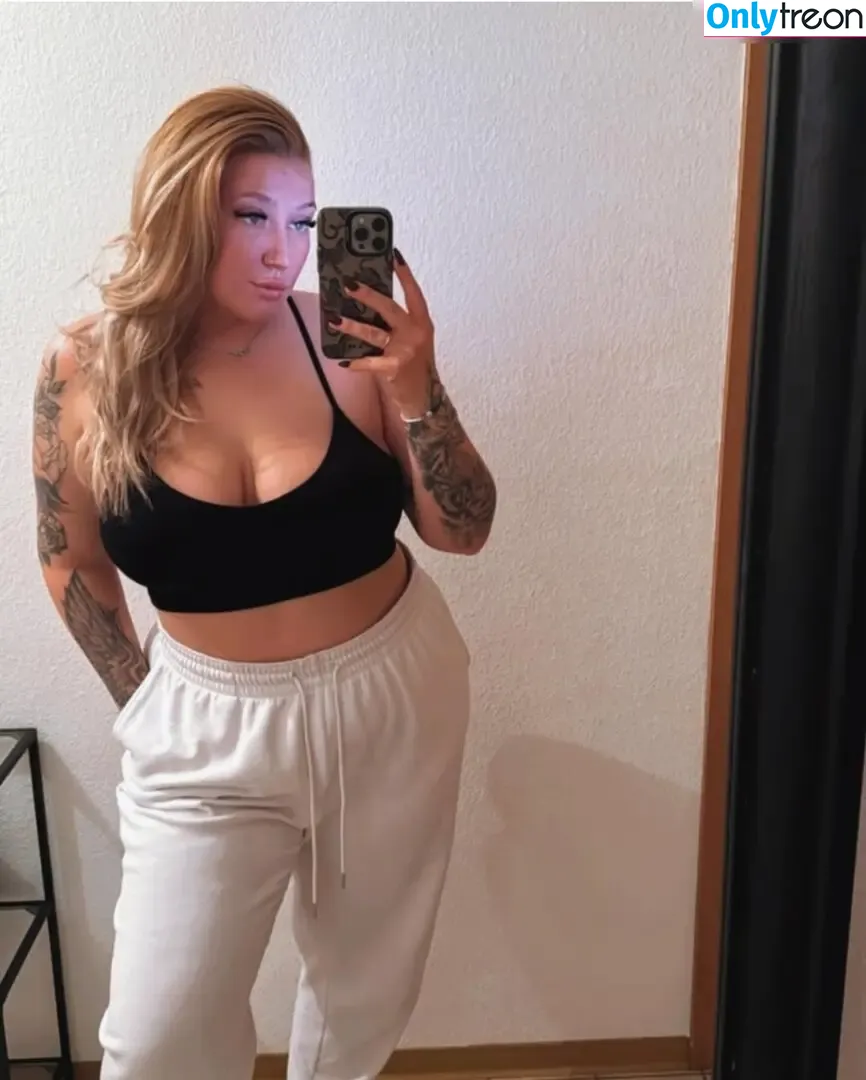 melinaxx__ nude photo #0005 (melinaxx__)
