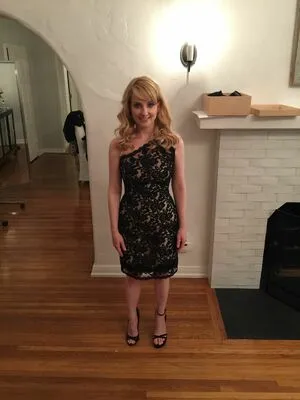 Melissa Rauch / melissarauch nude photo #0003