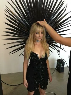 Melissa Rauch / melissarauch nude photo #0005