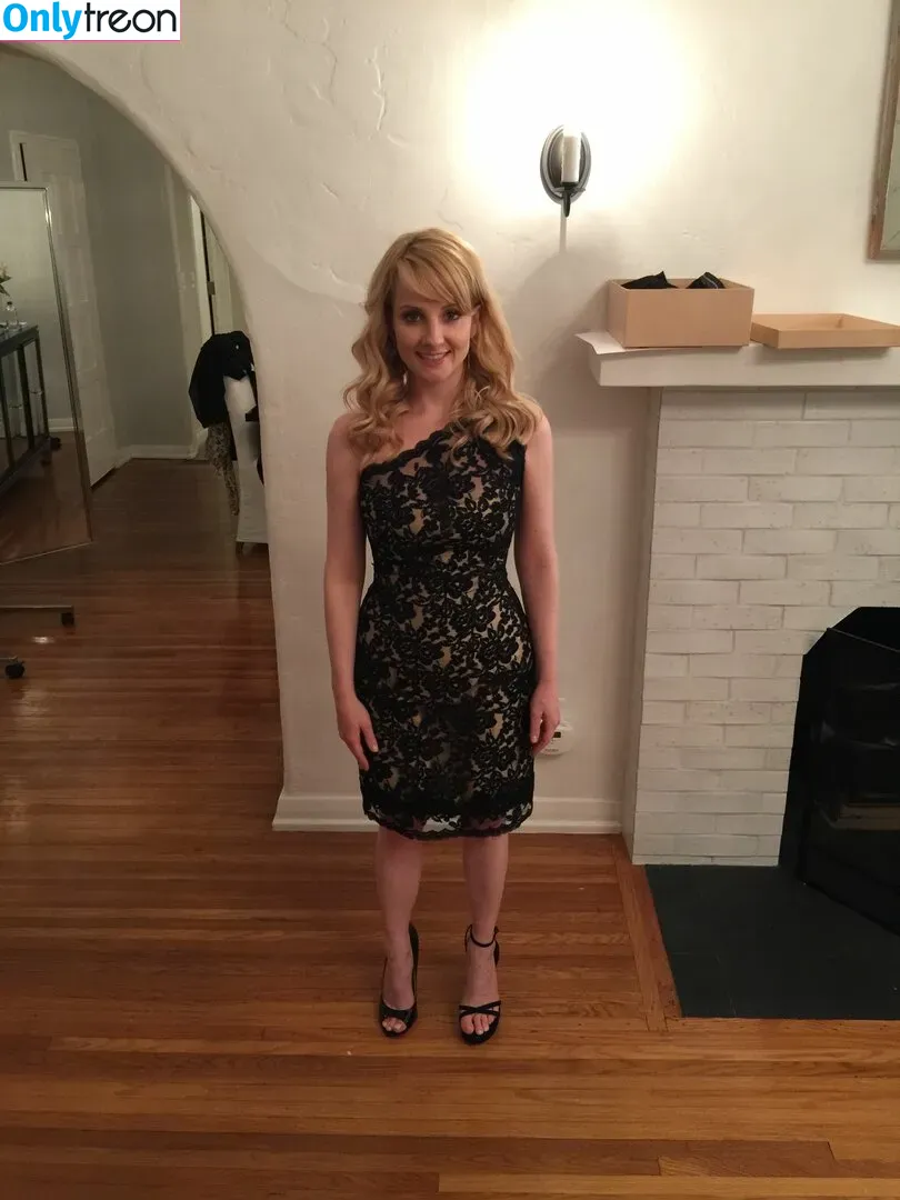 Melissa Rauch голая photo #0003 (melissarauch)