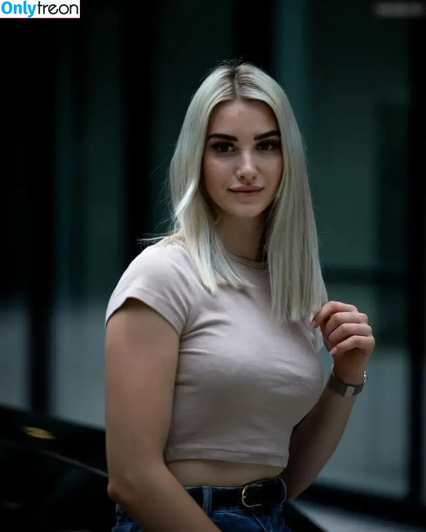 melli.sk nude photo #0022 (melli.sk)