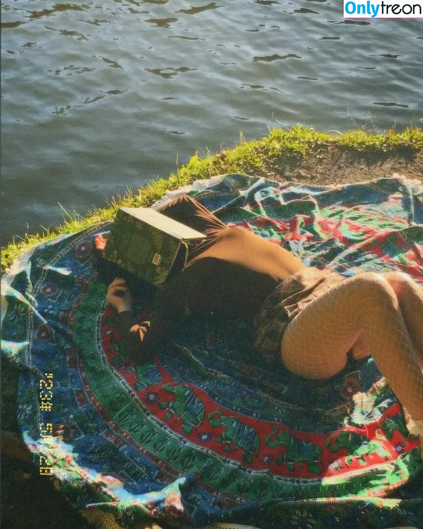 mellmoeller nude photo #0004 (mellbelll)