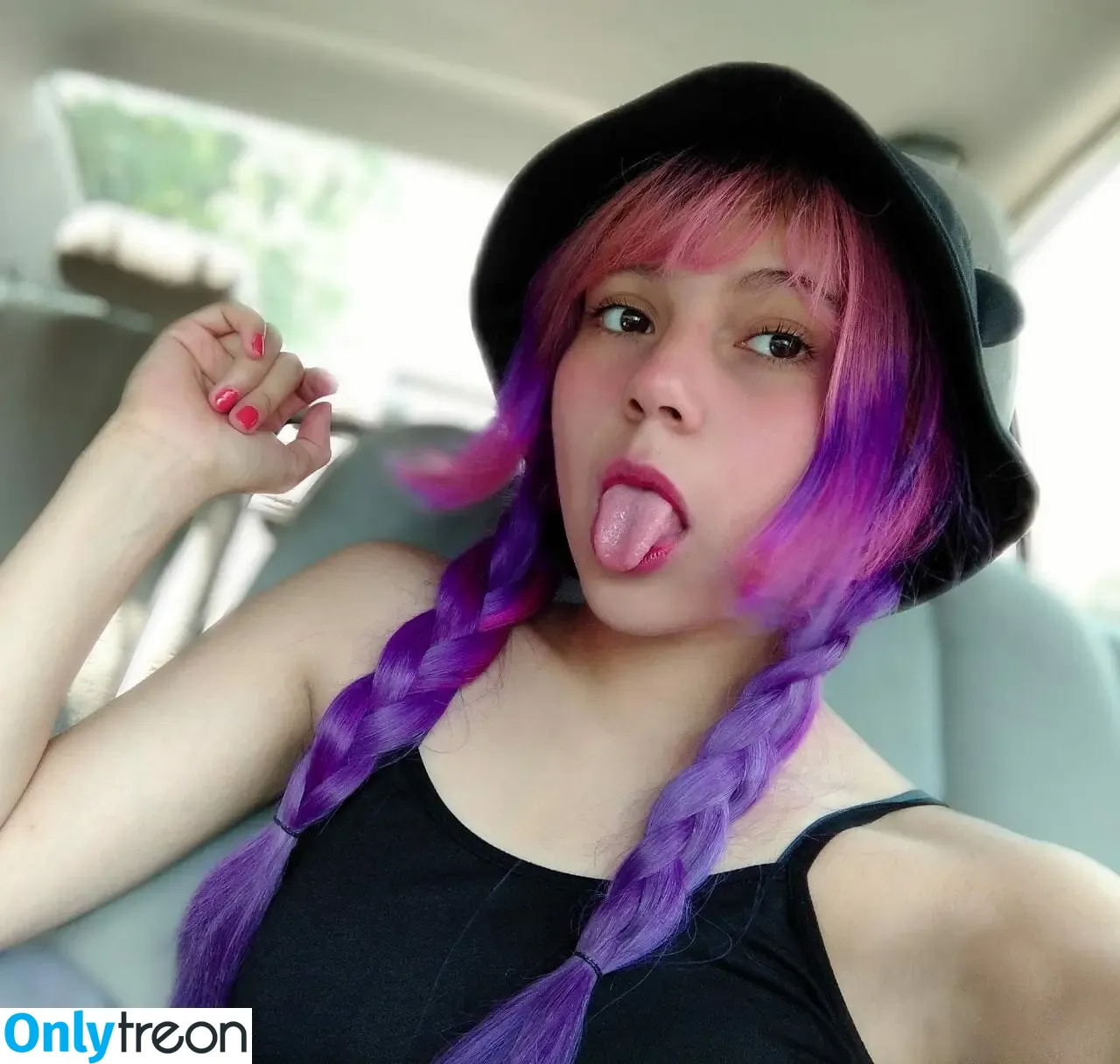 Melody Mew nude photo #0088 (MelodyMew_gif / melodymew_jpg)