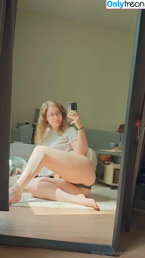 melodymellow nude photo #0026 (melodymelow)