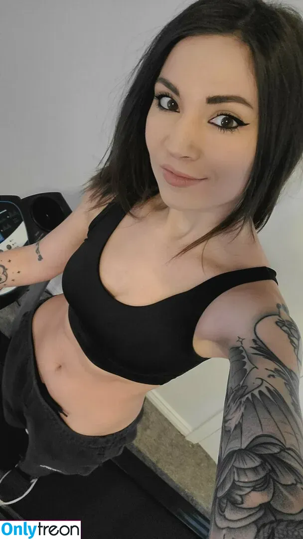 MelonieMac nude photo #0008 (MelonieMac)