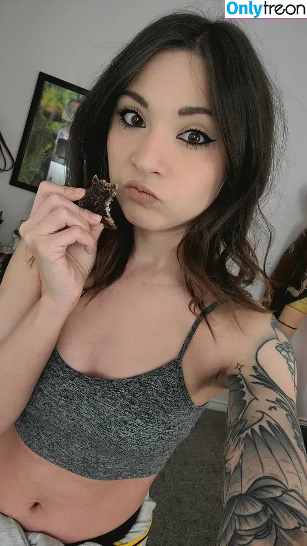 MelonieMac nude photo #0011 (MelonieMac)