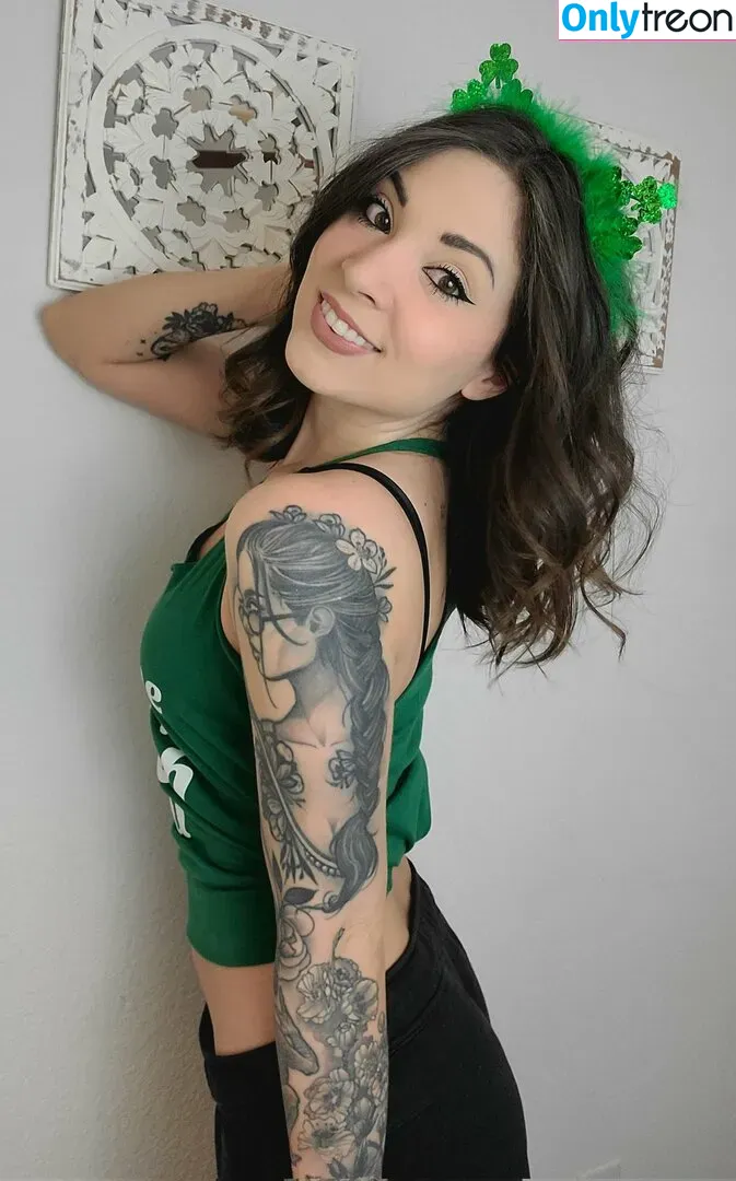 MelonieMac nude photo #0013 (MelonieMac)