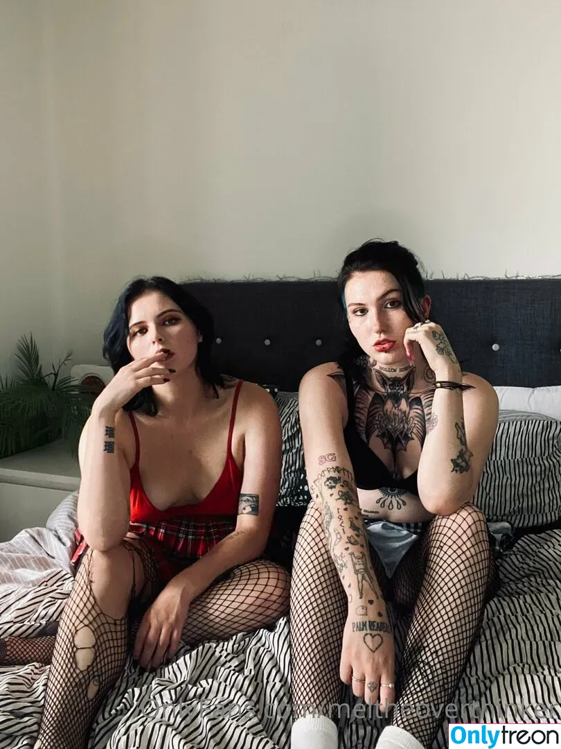 meltheoverthinker nude photo #0054 (the_headbanger_)