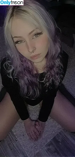 Meowiieh nude photo #0003
