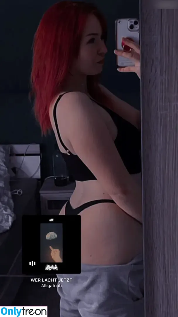 Meowiieh nude photo #0024 (Meowiieh)