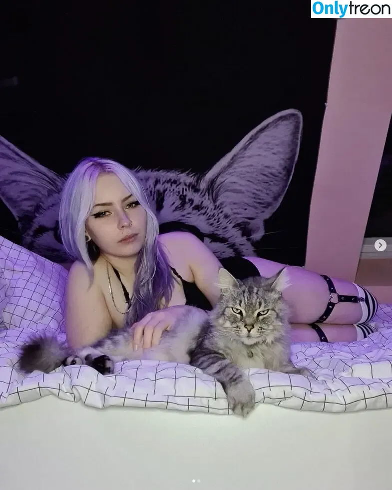 Meowiieh nude photo #0038 (Meowiieh)