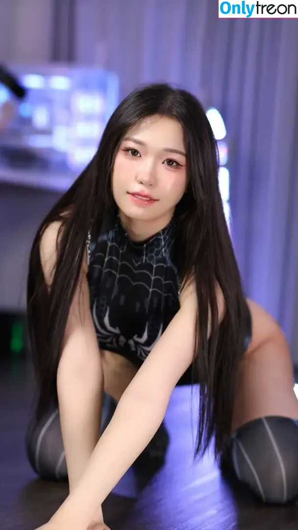Meriol Chan nude photo #0013 (meriol / meriol_chan)