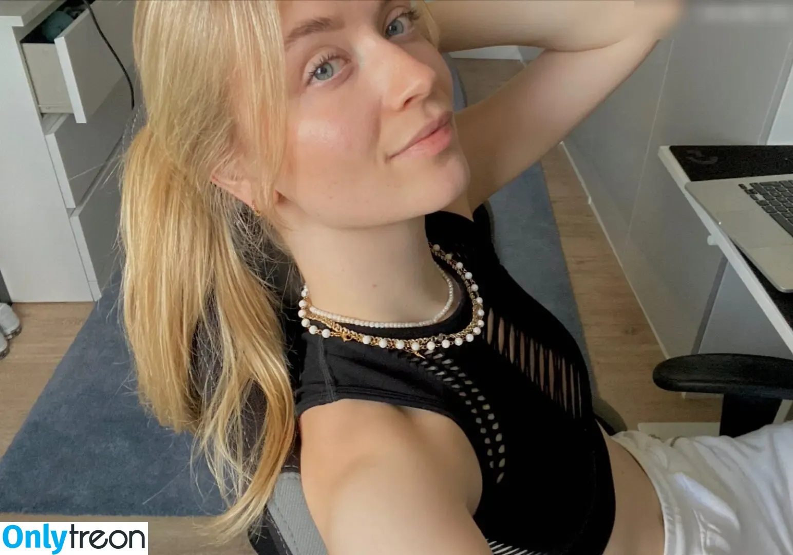 Merleperle nude photo #0030 (merlewlr)