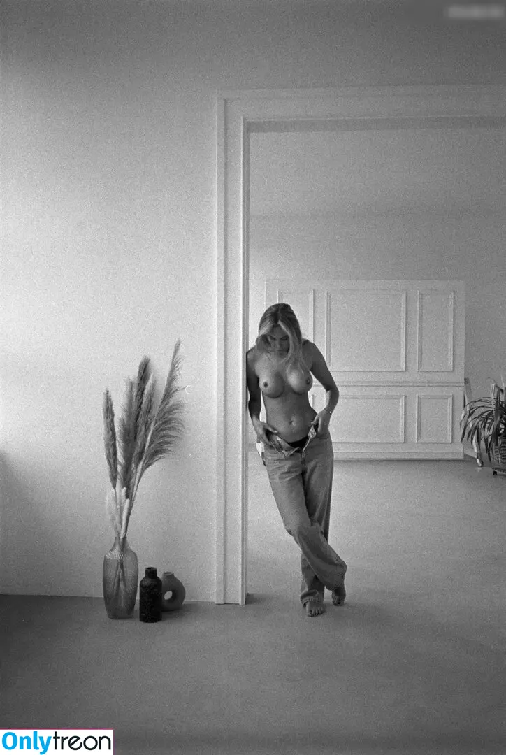 merzedesz nude photo #0025 (merzedesz)