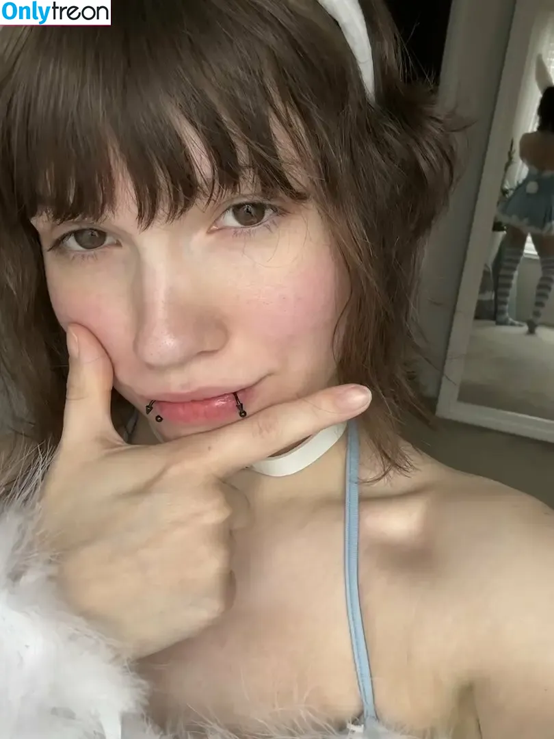 Mewnii nude photo #0194 (Mewwnii)