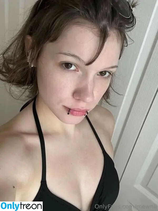 Mewnii nude photo #0232 (Mewwnii)