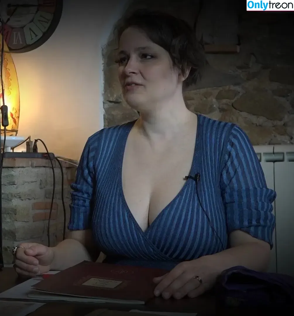 Mháire Stritter nude photo #0047 (mhairestritter / orkenspaltertv)