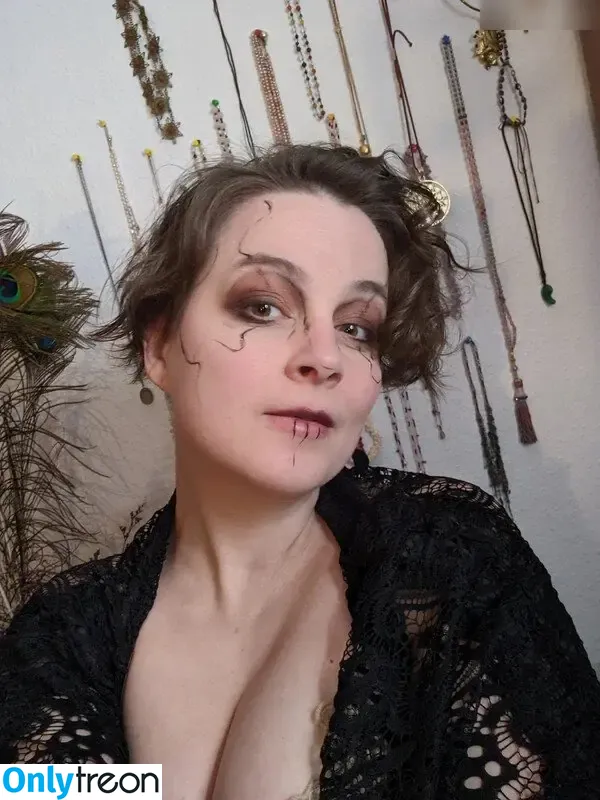 Mháire Stritter nude photo #0121 (mhairestritter / orkenspaltertv)