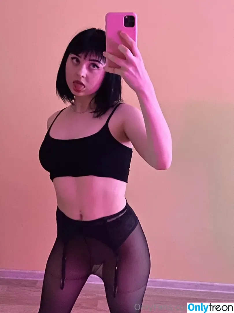 mia_amoore nude photo #0008 (amnimia / mialmore / mria_mini_mi)