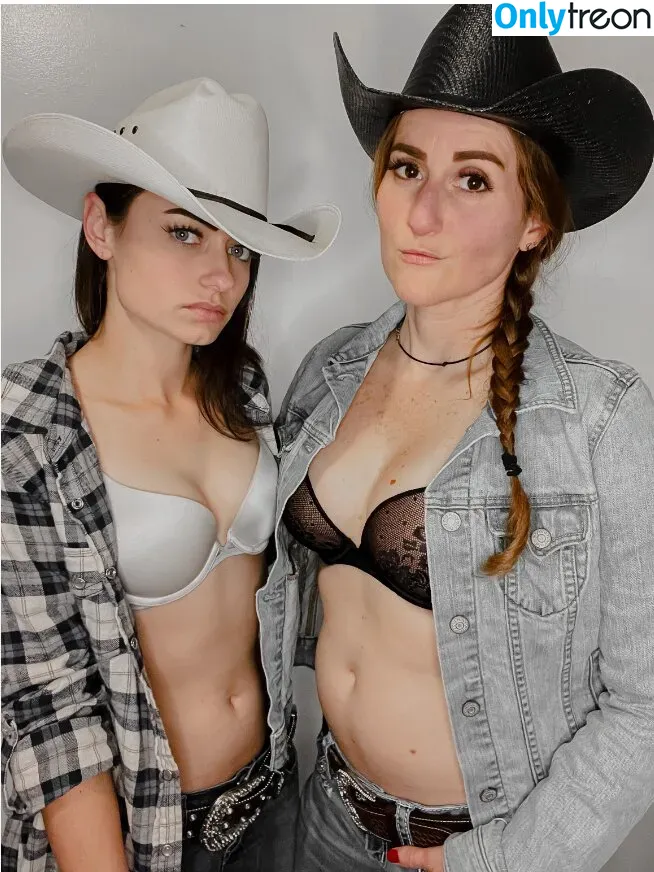 Mia & Fraya Woods nude photo #0001 (mia.fraya.woods / mia_fraya_woods)