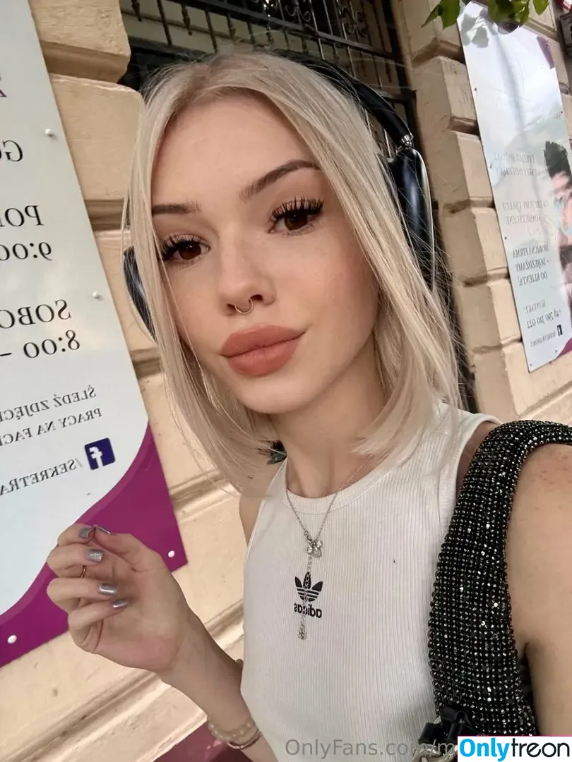 Mia_bluebird nude photo #0318 (clarathestudent / miabluebird)