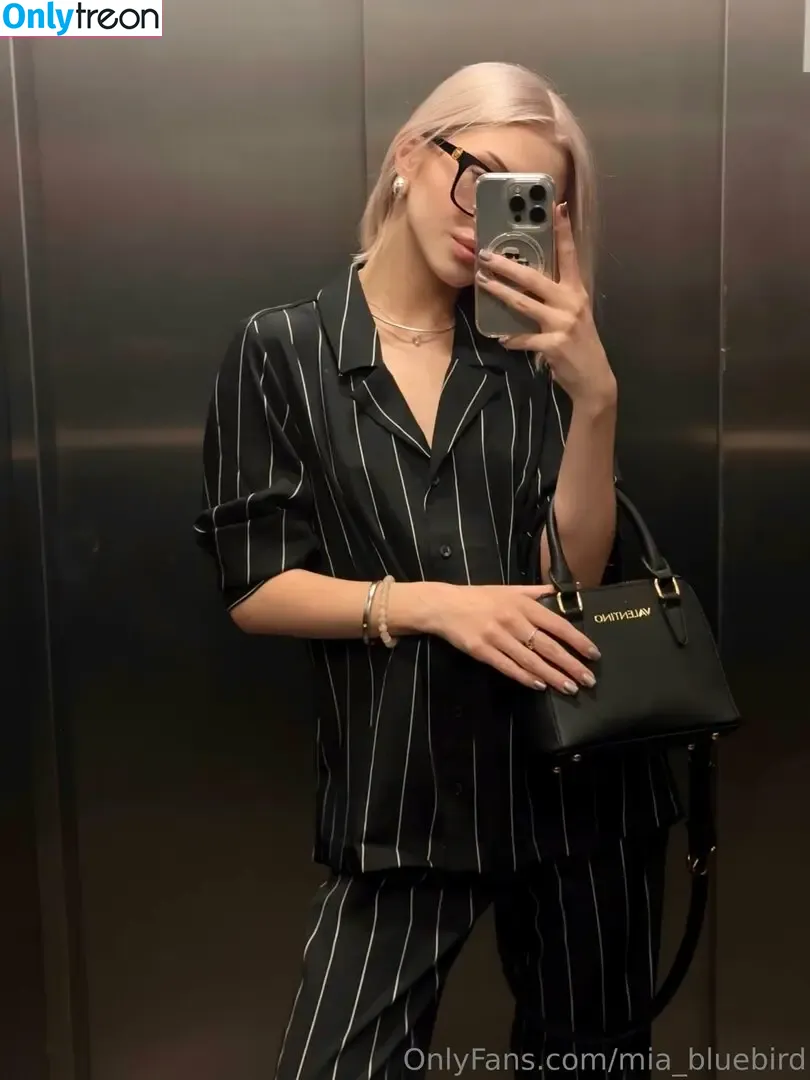 Mia_bluebird nude photo #0326 (clarathestudent / miabluebird)