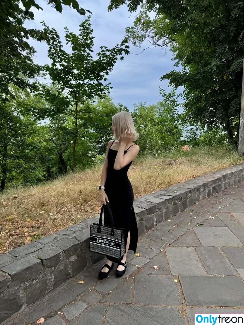 Mia_bluebird nude photo #0331 (clarathestudent / miabluebird)