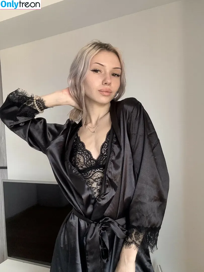 Mia_bluebird nude photo #0378 (clarathestudent / miabluebird)